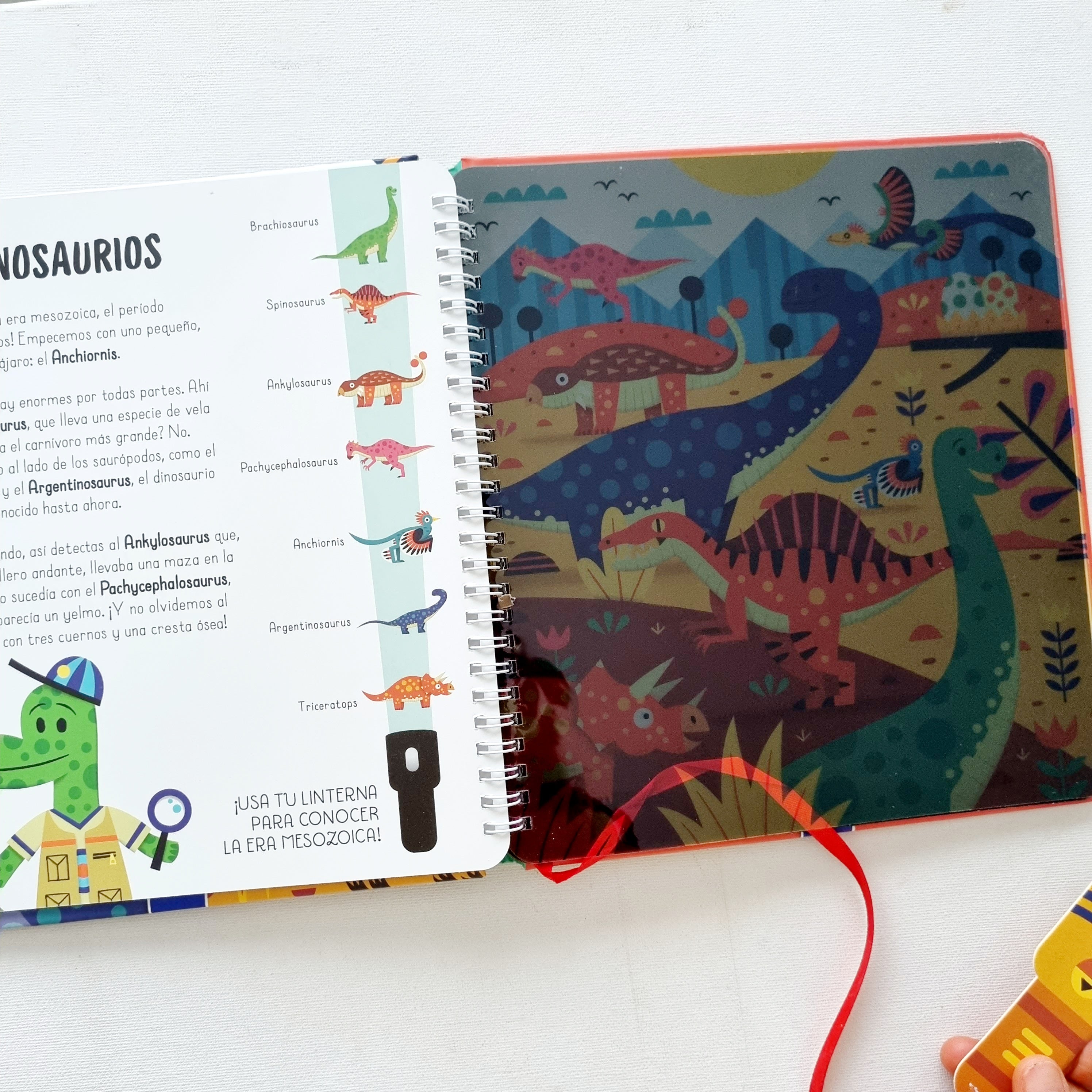 Ilumina y explora: Los dinosaurios Ilumina y explora: Los dinosaurios